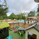 Kemping 39m² Pour 4 Personnes Avec Terrasse - Api-1-52-669 Coulon
