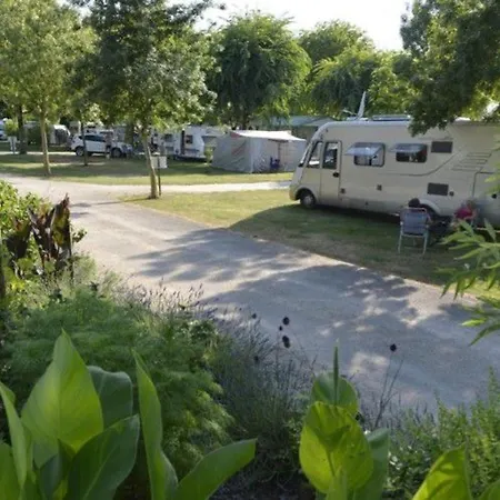 39m² Pour 4 Personnes Avec Terrasse - Api-1-52-669 Camping *