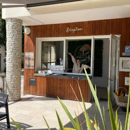Kemp 39m² Pour 4 Personnes Avec Terrasse - Api-1-52-669 *