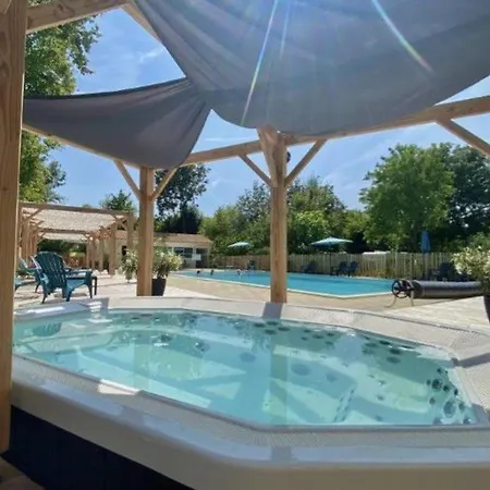 Campingplatz 39m² Pour 4 Personnes Avec Terrasse - Api-1-52-669 *