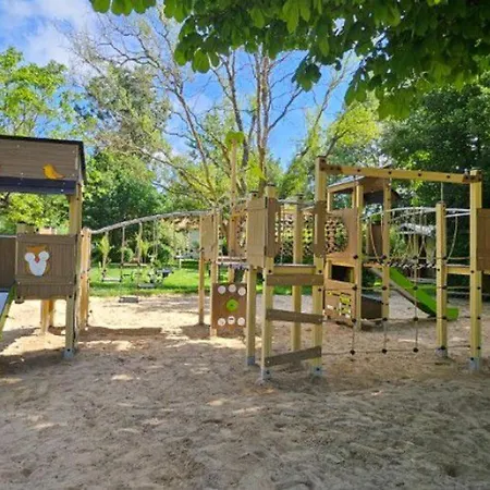 Campingplatz 39m² Pour 4 Personnes Avec Terrasse - Api-1-52-669 Coulon