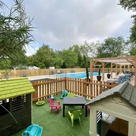 Campingplatz 39m² Pour 4 Personnes Avec Terrasse - Api-1-52-669 Coulon