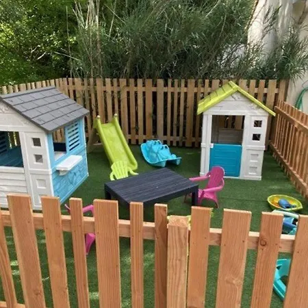 Campingplatz 39m² Pour 4 Personnes Avec Terrasse - Api-1-52-669 Coulon