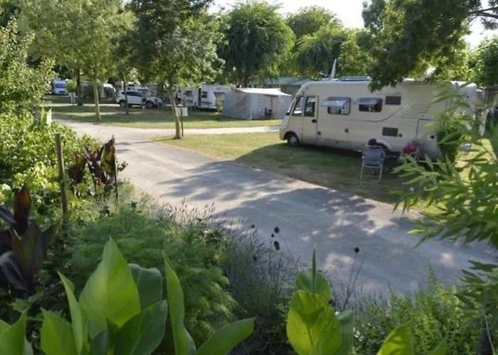 39m² Pour 4 Personnes Avec Terrasse - Api-1-52-669 Camping *