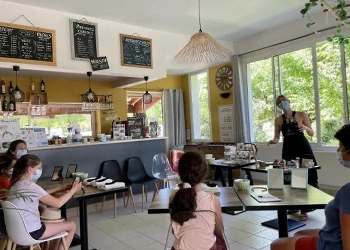 39m² Pour 4 Personnes Avec Terrasse - Api-1-52-669 Camping *