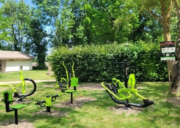 39m² Pour 4 Personnes Avec Terrasse - Api-1-52-669 Camping *